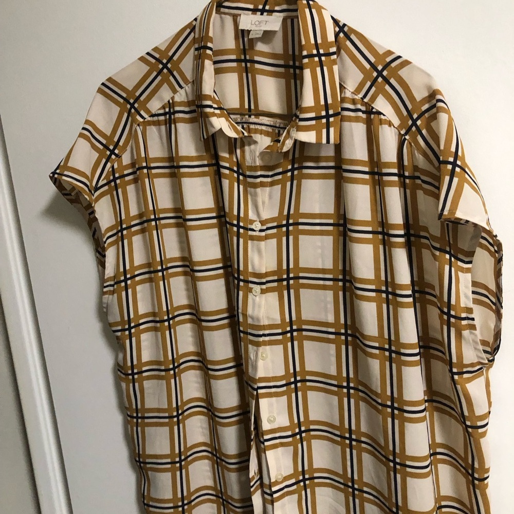 LOFT  Plaid Short-Sleeve Button-Down Shirt